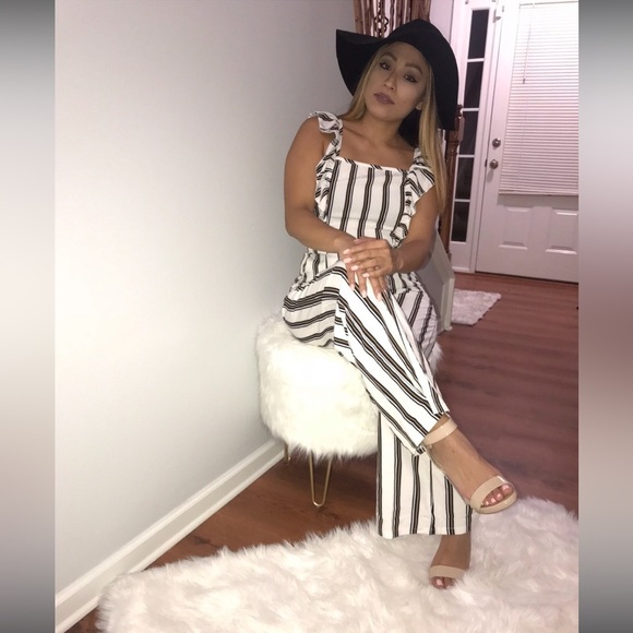 New with tag Striped jumpsuit with ruffle details short sleeve jumpsuit - Picture 13 of 14